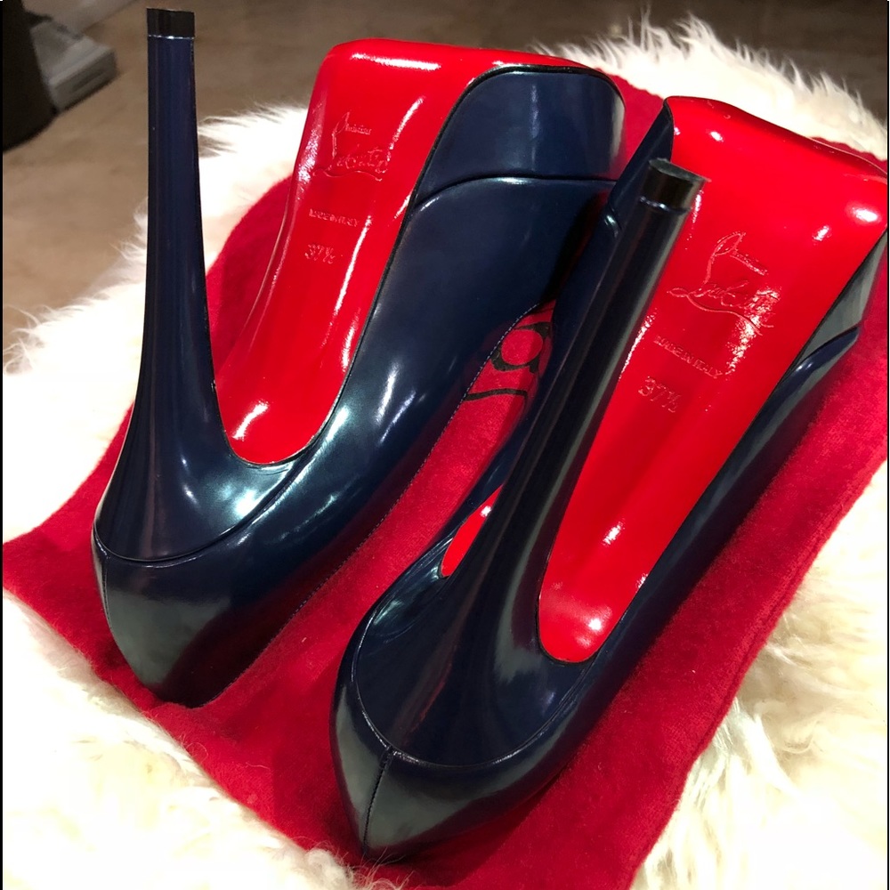 Shoes - Picture 4 of 4